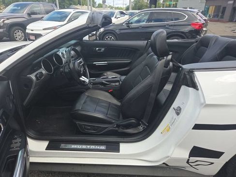 Used 2022 Ford Mustang Premium RWD image 9