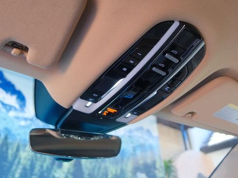 Used 2017 Porsche Panamera image 25