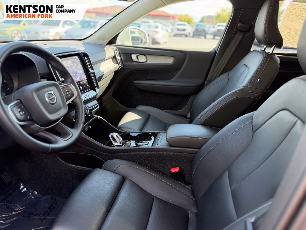 Used 2025 Volvo XC40 B5 Plus AWD/4WD image 32