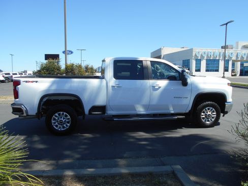Used 2024 Chevrolet Silverado 2500 LT AWD/4WD image 7