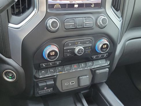 Used 2020 GMC Sierra 1500 SLT AWD/4WD image 17
