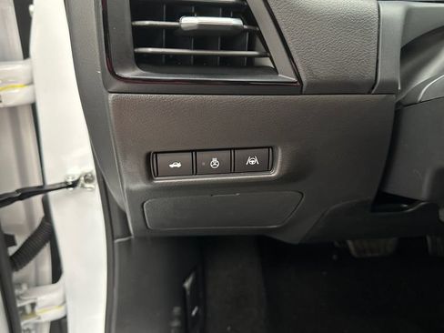 New 2027 Nissan Sentra SR w/ SR Premium Package FWD image 18