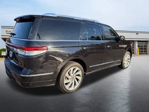 Used 2023 Lincoln Navigator Reserve image 3