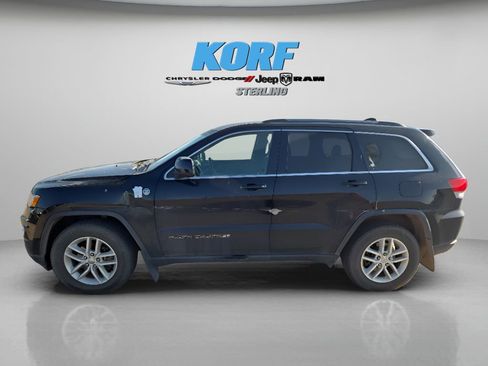 Used 2018 Jeep Grand Cherokee Laredo image 2