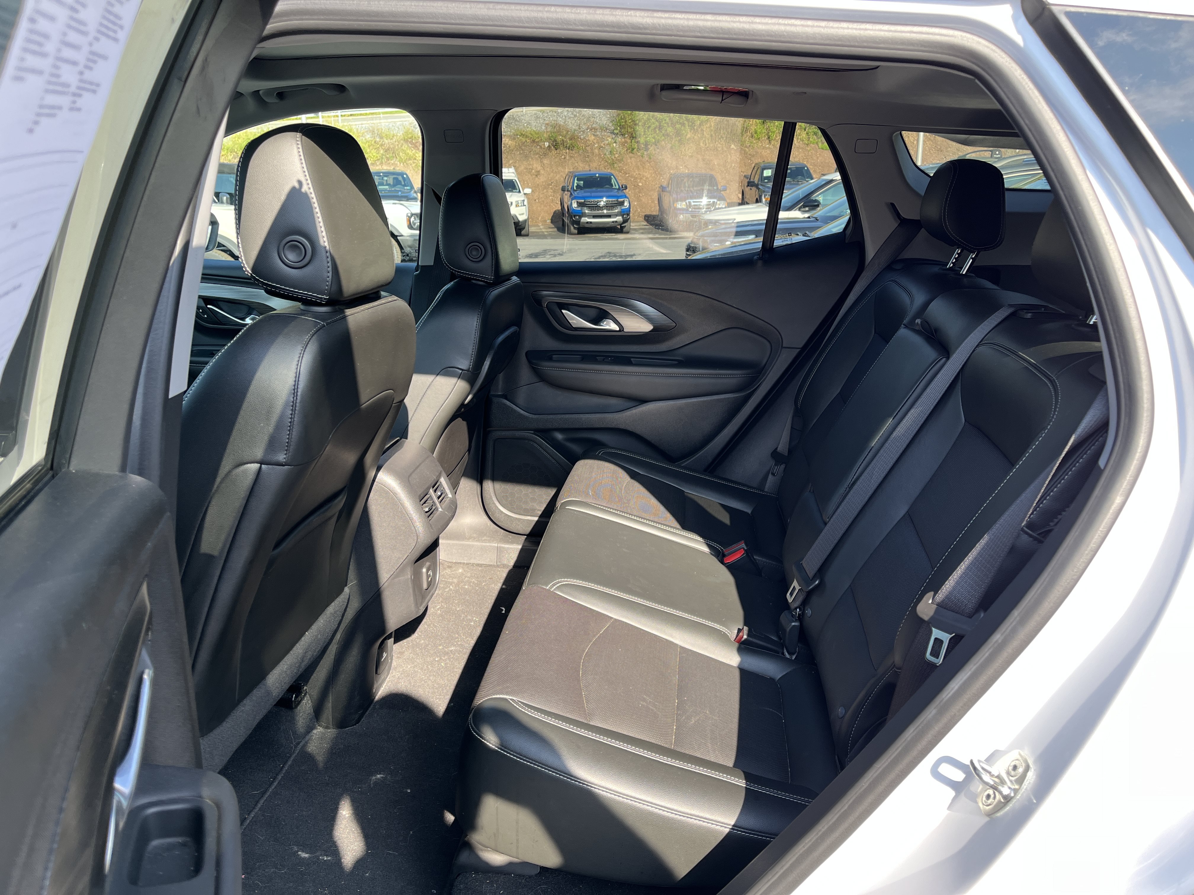 Used 2022 GMC Terrain SLT w/ Infotainment Package II AWD/4WD image 11