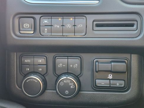 Used 2021 Chevrolet Tahoe LT w/ LT Signature Package image 24