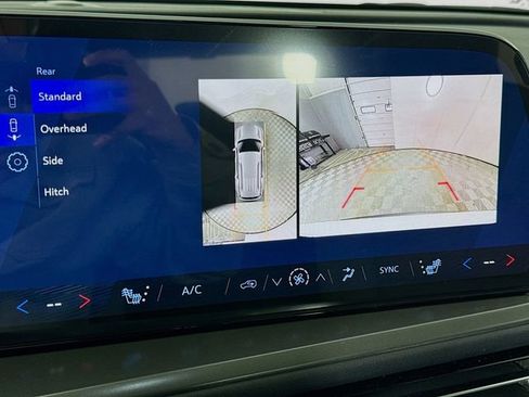 New 2026 Chevrolet Traverse LT image 16