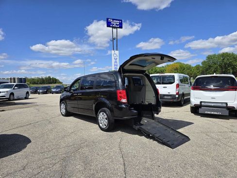 Used 2015 Dodge Grand Caravan American Value Package w/ UConnect Hands-Free Group image 2