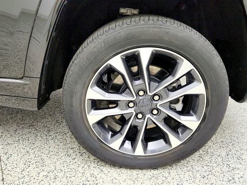 Used 2023 Jeep Grand Cherokee Overland w/ Advanced Protech Group III AWD/4WD image 9