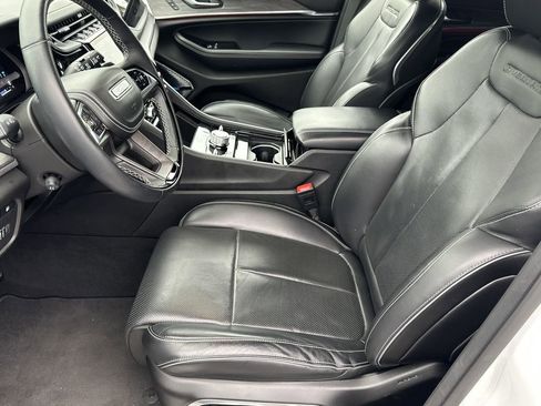 Used 2022 Jeep Grand Cherokee Overland w/ Advanced Protech Group III AWD/4WD image 14