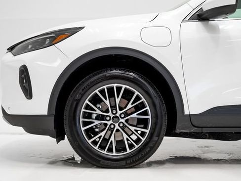 Used 2025 Ford Escape SE w/ PHEV Premium Package FWD image 25