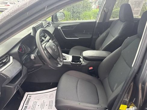 Used 2022 Toyota RAV4 LE AWD/4WD image 23
