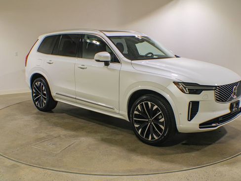 Used 2025 Volvo XC90 B6 Plus AWD/4WD image 8