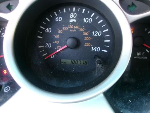 Used 2004 Toyota Highlander 4WD V6 image 14