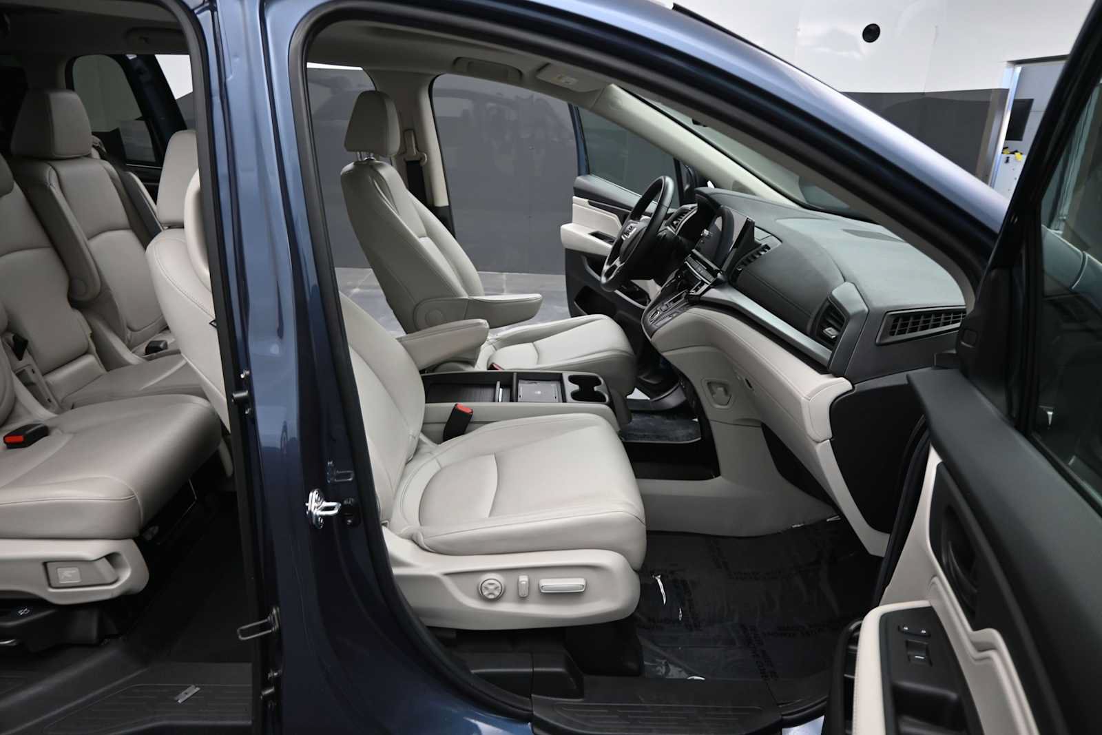 Used 2025 Honda Odyssey EX-L image 18