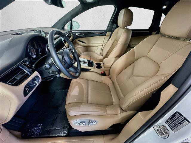 Certified 2026 Porsche Macan AWD/4WD image 5