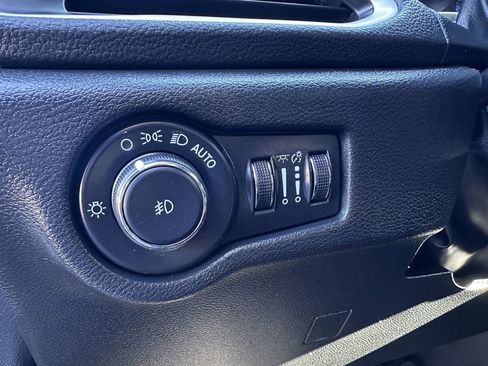 Used 2023 Chrysler Pacifica Touring-L w/ S Appearance Package image 12