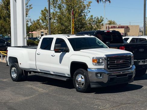 Used 2015 GMC Sierra 3500 SLE w/ SLE Preferred Package AWD/4WD image 4