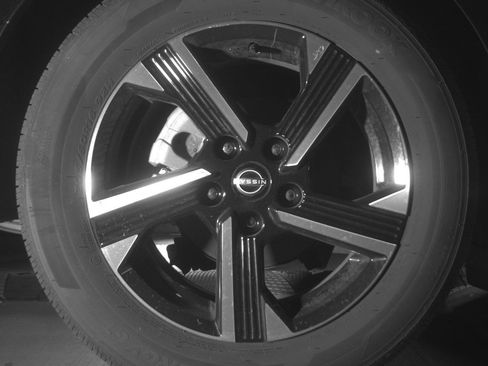 Used 2025 Nissan Sentra SV FWD image 15