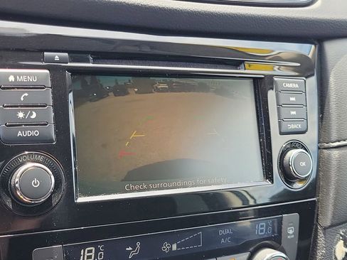 Used 2020 Nissan Rogue S FWD image 25