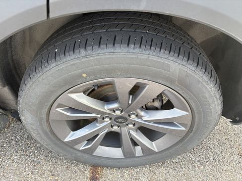Used 2022 Ford Explorer XLT w/ Equipment Group 202A AWD/4WD image 10
