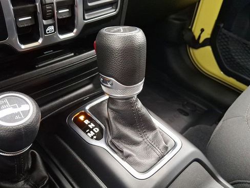 Used 2023 Jeep Gladiator Willys image 16