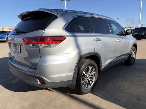 Used 2018 Toyota Highlander SE image 6