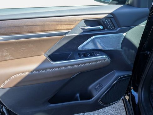 New 2026 GMC Acadia Denali Ultimate w/ LPO, Floor Liner Package image 11