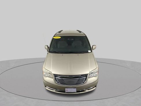 Used 2013 Chrysler Town & Country Touring FWD image 41