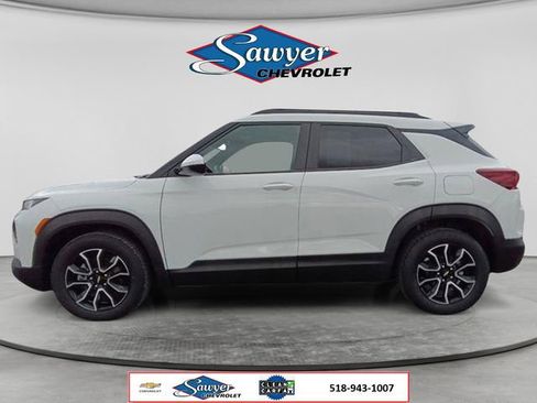 Used 2023 Chevrolet TrailBlazer ACTIV w/ Sun and Liftgate Package FWD image 2