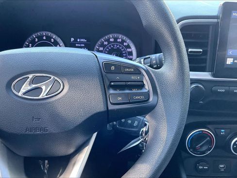 Used 2021 Hyundai Venue SE FWD image 25