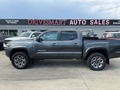 Used 2016 Toyota Tacoma Limited image 7