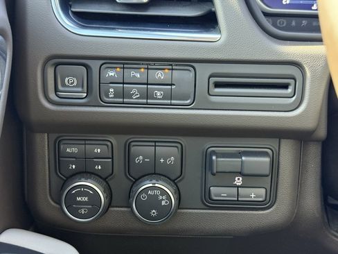 Used 2023 Chevrolet Suburban Z71 w/ Z71 Off-Road Package image 10