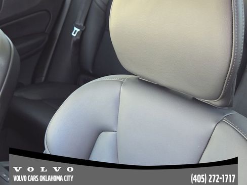 Certified 2025 Volvo XC60 B5 Core image 14