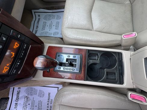 Used 2005 Cadillac SRX V8 w/ Preferred Equipment Group image 16