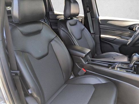 Used 2025 Jeep Compass Latitude w/ Sun & Sound Group AWD/4WD image 22
