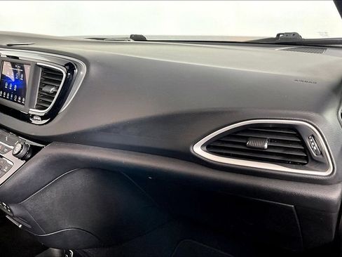Used 2020 Chrysler Pacifica Touring w/ S Appearance Package FWD image 16