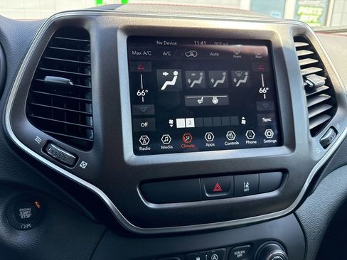 Used 2022 Jeep Cherokee Trailhawk w/ Trailer Tow Group AWD/4WD image 32