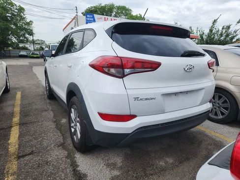 Used 2018 Hyundai Tucson SE FWD image 2