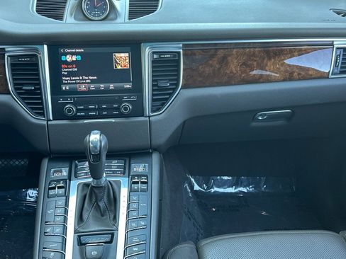 Used 2018 Porsche Macan S image 29