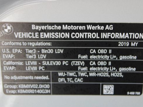 Used 2019 BMW 530e w/ Premium Package RWD image 23