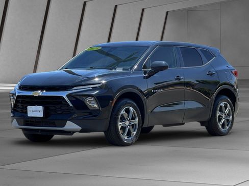 Used 2025 Chevrolet Blazer LT FWD image 8
