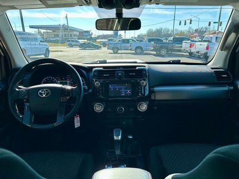 Used 2018 Toyota 4Runner 4WD image 17