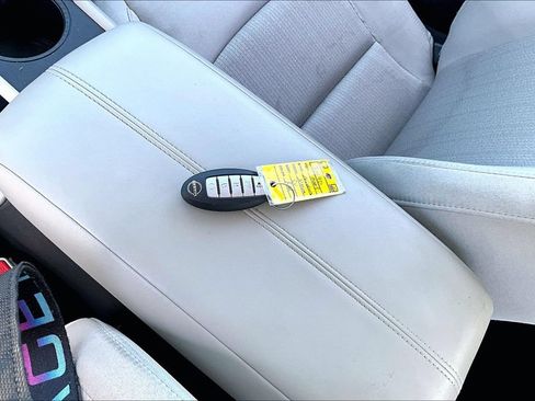 Used 2025 Nissan Altima 2.5 SV FWD image 10