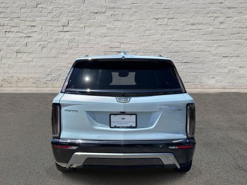 Used 2026 Cadillac Vistiq Premium Luxury w/ LPO, Floor Liner Package AWD/4WD image 4