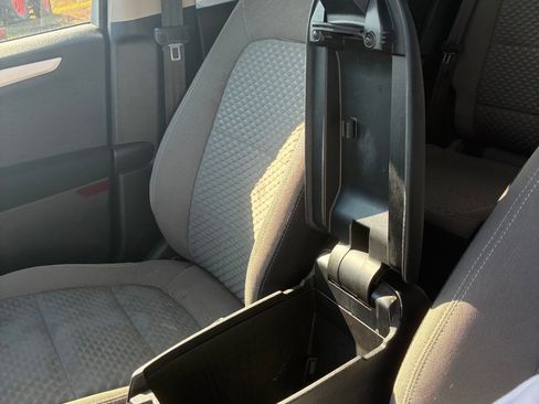 Used 2020 Ford Escape SE image 24