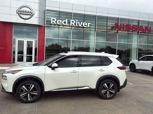 Used 2021 Nissan Rogue SL w/ Premium Package FWD image 2