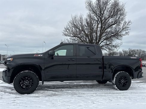 Used 2021 Chevrolet Silverado 1500 LT Trail Boss w/ Convenience Package II image 2