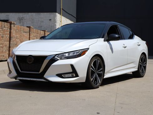 Used 2021 Nissan Sentra SR FWD image 2