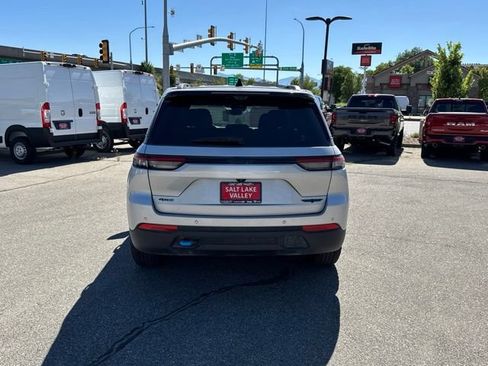 Used 2022 Jeep Grand Cherokee Trailhawk w/ Advanced Protech Group II AWD/4WD image 5